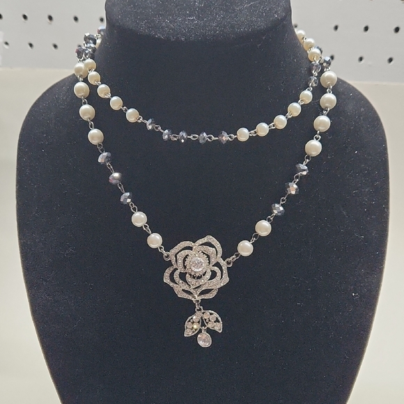 Silver-tone Themed Bundle Of Necklaces - Picture 4 of 7